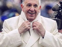 Папа Римский сделал и опубликовал свое первое селфи