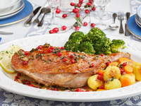 Новогодние рецепты: Запеченные ножки индейки с овощами