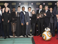 Фотоотчет с премьеры Звездных войн в Лондоне: Форд, Люпита Нионго и другие звезды