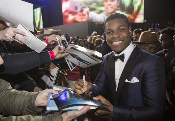 Актер Звездных войн Джон Бойега опоздал на пресс-конференцию в Лондоне