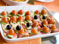 Новогодние рецепты: Канапе с сыром и ветчиной