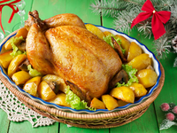Горячие блюда на Новый год: Запеченная курица с яблоками
