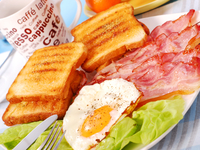 Яйца с беконом: Три идеи для завтрака