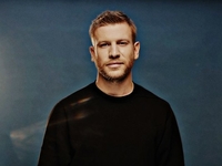 Иван Дорн создал новогоднее настроение в новом клипе