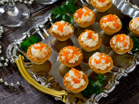 Рецепты на Новый год: Салат из кальмаров в корзинках