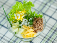 Салаты на Новый год: Рецепт с тунцом и кальмарами