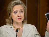 Хиллари Клинтон объяснила, зачем ей такой телефон, как у Кардашян