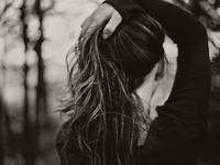 Электризуются волосы: Что делать и как спасаться