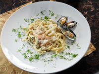 Спагетти с мидиями в сливочном соусе