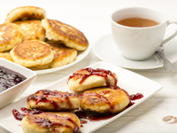 Сырники по-киевски: рецепт с сухофруктами