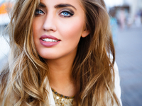 Почему волосы жирнятся: Основные причины