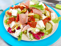 Зимний салат с вялеными помидорами