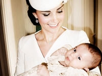 Малышка на миллион: Стильные образы принцессы Шарлотты