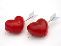 Хенд мейд на День святого Валентина: Сердечки из помидоров черри