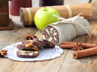 Шоколадная колбаска с грецкими орехами