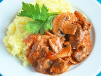 Бефстроганов с шампиньонами
