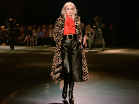 Дань рок-музыке и винтажу: Saint Laurent презентовал новую коллекцию