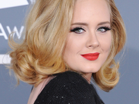 Стрижки для круглого лица: шесть идей от звезд