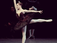 Балерина из США показала свою тренировку на шестом месяце беременности