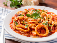 Спагетти с морским коктейлем за 20 минут