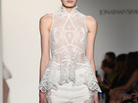 На грани: самые откровенные наряды с Недели моды в Нью-Йорке