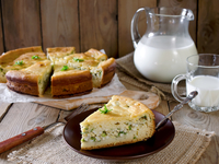 Заливной пирог с яйцом и зеленым луком