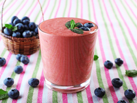 Смузи из клубники и черники
