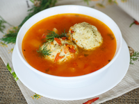 Томатный суп с куриными фрикадельками