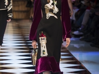 Принцессы, обилие цветов и блесток: показ Dolce & Gabbana в Милане