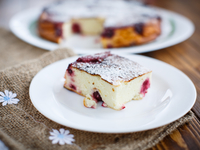 Творожная запеканка с вишней