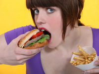 Что случится, если съедать по 6000 калорий в день