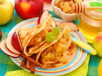 Что приготовить на Масленицу: ТОП-5 рецептов блинов с яблоками