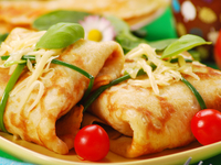 Что приготовить на Масленицу: Блинные конвертики под сыром