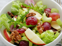 Рецепты на 8 марта: Салат Вальдорф