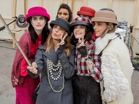 Твид, жемчуг и кожа: все, что нужно знать о показе Chanel