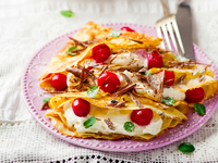 Блины с творогом и вишней