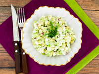 Весенний салат из авокадо и яиц