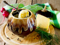 Пельмени в горшочках с сыром