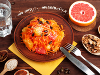 Постный салат из моркови с фруктами