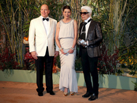 Князь Альбер, принцесса Каролин и Карл Лагерфельд посетили Бал Роз в Монако