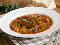 Жаркое из сосисок и фасоли