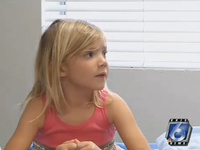 Пятилетняя девочка спасла жизнь своей маме, вытянув ее из бассейна