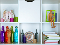 6 неожиданных способов использования книжного шкафа