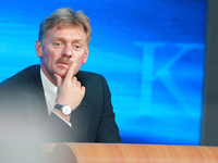 Татьяна Навка поделилась снимком Пескова в красных штанах