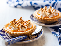 Корзинки с лимонным курдом и меренгой