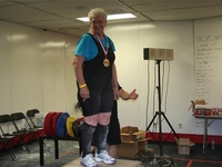 Пауэрлифтинг в 78: спустя два года занятий старушка поднимает 100 кг