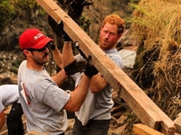 Принц Гарри построил собственноручно школу в Непале