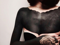 Закрась меня полностью: Blackout – новый тренд в татуировке