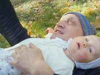 Гоша Куценко впервые показал свою младшую дочь в новом клипе