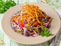 Постный овощной салат с жареным картофелем